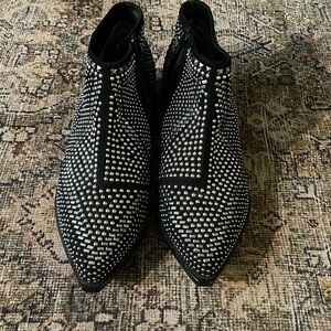 BEAUTIFUL L’PAOLO BOOTIES, BASICALLY NWB!